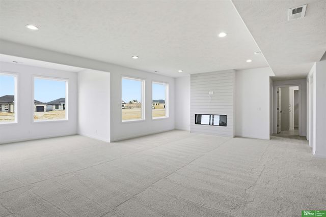 5514 N 213th Street, Elkhorn, NE 68022