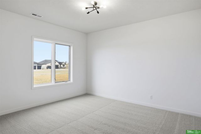 5514 N 213th Street, Elkhorn, NE 68022