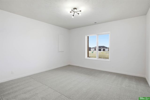 5514 N 213th Street, Elkhorn, NE 68022