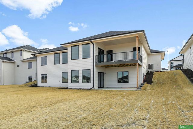 5514 N 213th Street, Elkhorn, NE 68022