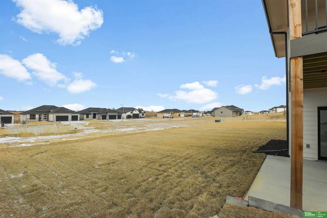 5514 N 213th Street, Elkhorn, NE 68022