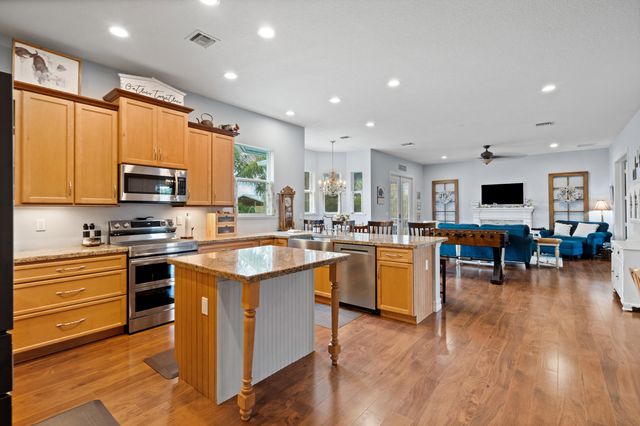 19925 Black Falcon Road, Loxahatchee, FL 33470