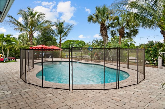 19925 Black Falcon Road, Loxahatchee, FL 33470