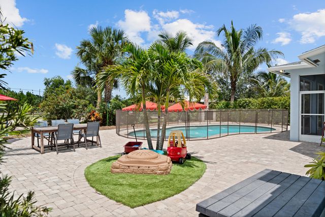 19925 Black Falcon Road, Loxahatchee, FL 33470