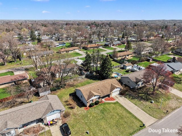 7500 Brower Lane, Jenison, MI 49428