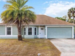 308 Tamarind Circle NW, Palm Bay, FL 32907