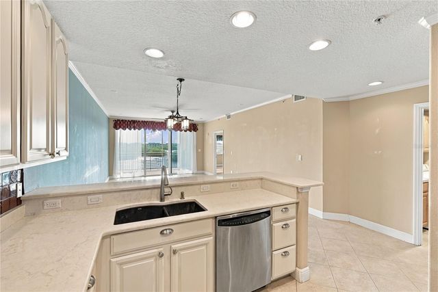 7070 KEY HAVEN ROAD 402, Seminole, FL 33777