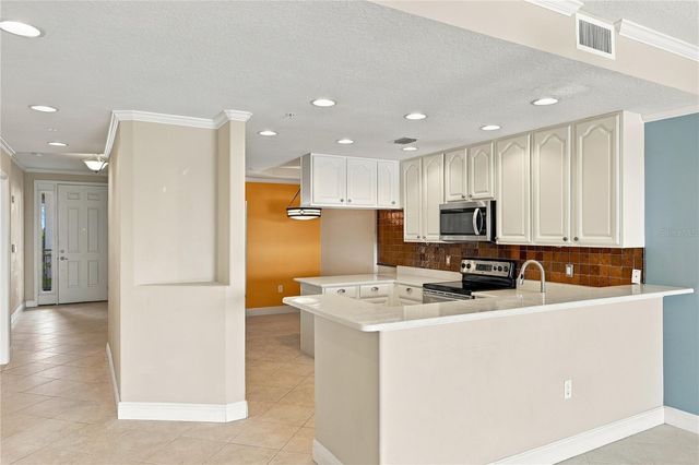 7070 KEY HAVEN ROAD 402, Seminole, FL 33777
