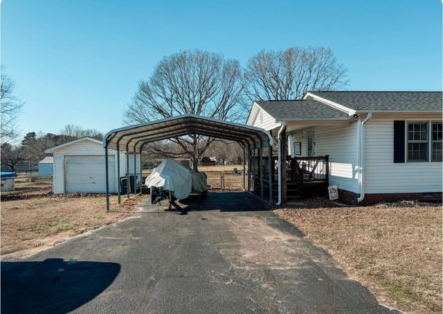 861 Rainbow Lake Road, Inman, SC 29349