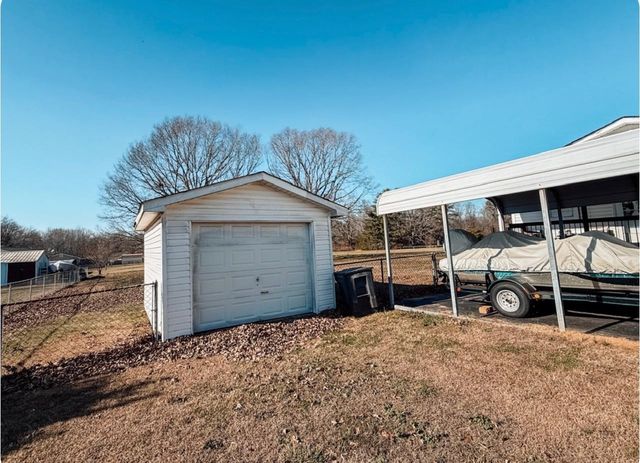 861 Rainbow Lake Road, Inman, SC 29349