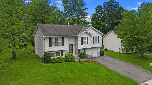 3 Stanford Court, Walden, NY 12586