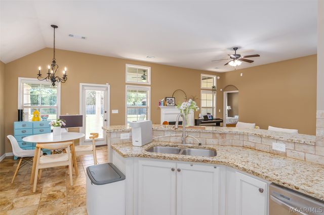 8860 PEMBERTON Park, Montgomery, AL 36117