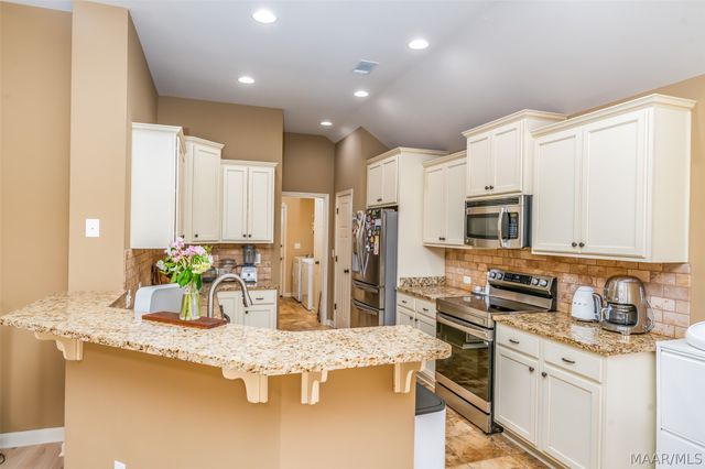 8860 PEMBERTON Park, Montgomery, AL 36117