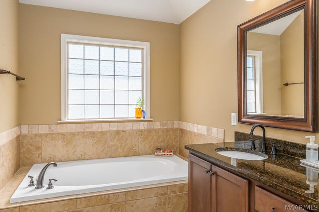 8860 PEMBERTON Park, Montgomery, AL 36117