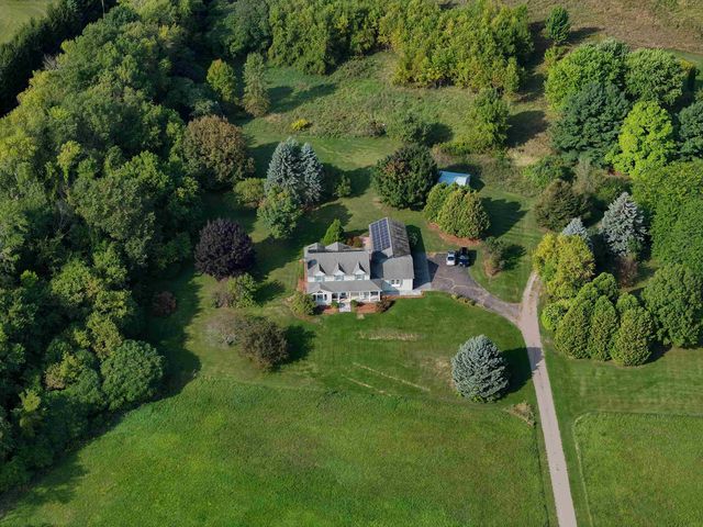 129 East Shore North, Grand Isle, VT 05458