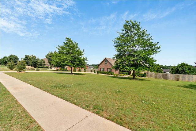 2235 Riverwater Lane, Fayetteville, AR 72703