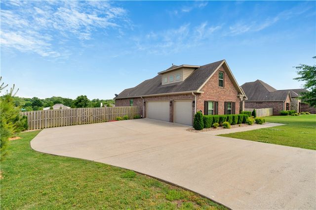2235 Riverwater Lane, Fayetteville, AR 72703