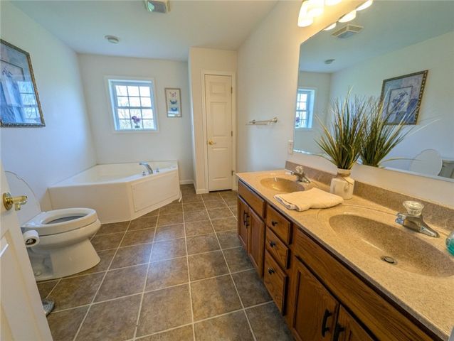 91 Green Manor Dr, Summit Twp, PA 16002