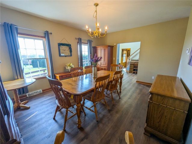 91 Green Manor Dr, Summit Twp, PA 16002