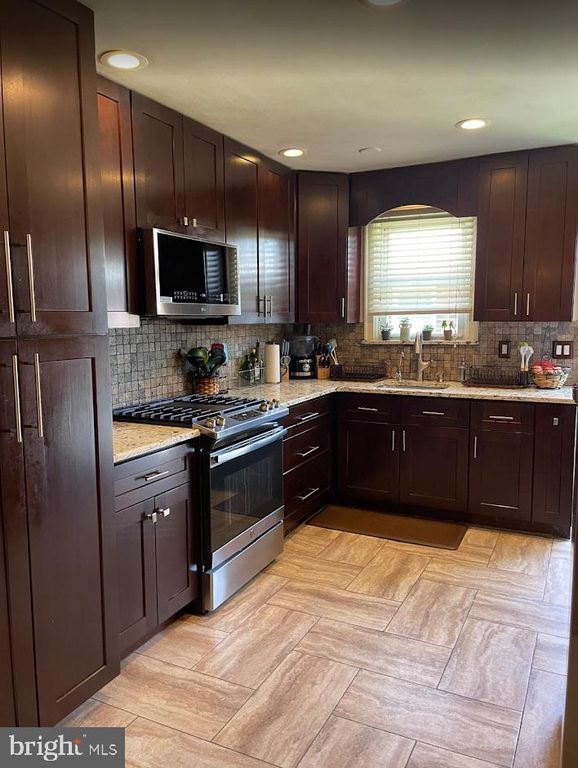 1518 GRIFFITH ST, PHILADELPHIA, PA 19111 — photo 4