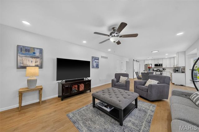 2044 Graystone Drive, St Charles, MO 63303