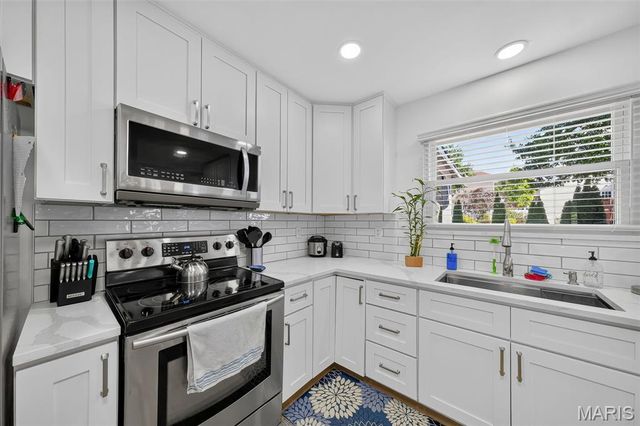 2044 Graystone Drive, St Charles, MO 63303