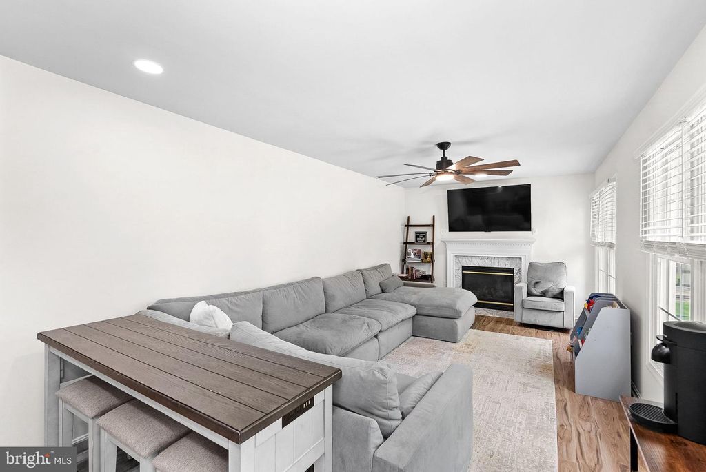 Image 12 of property listing at 202 WINTER BROOK CT, Walkersville, MD 21793