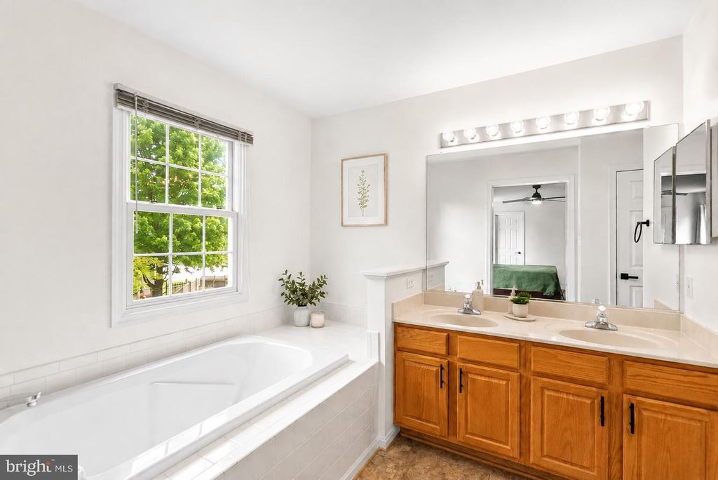 Image 20 of property listing at 202 WINTER BROOK CT, Walkersville, MD 21793