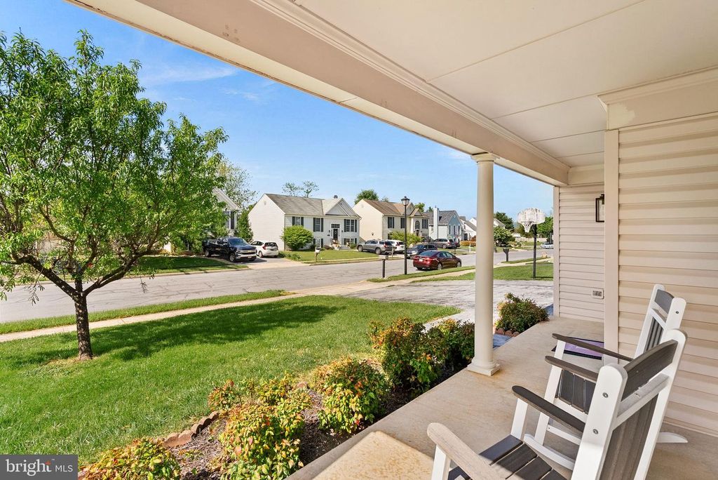 Image 4 of property listing at 202 WINTER BROOK CT, Walkersville, MD 21793