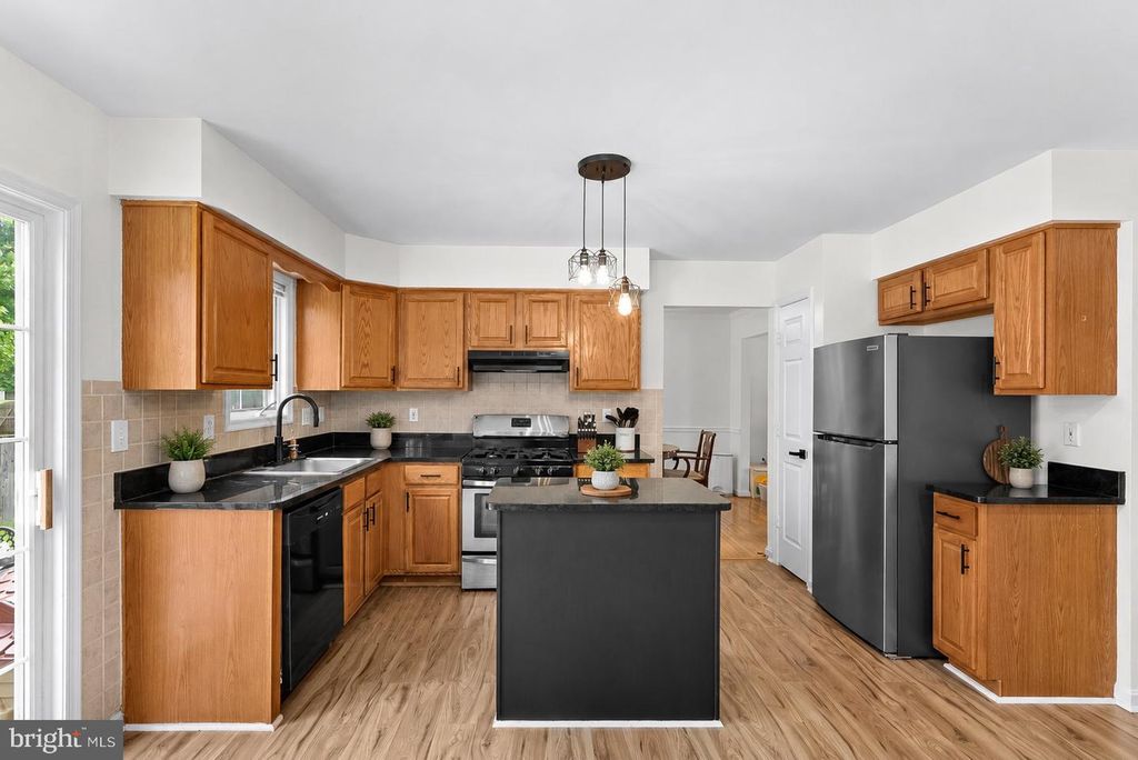 Image 8 of property listing at 202 WINTER BROOK CT, Walkersville, MD 21793