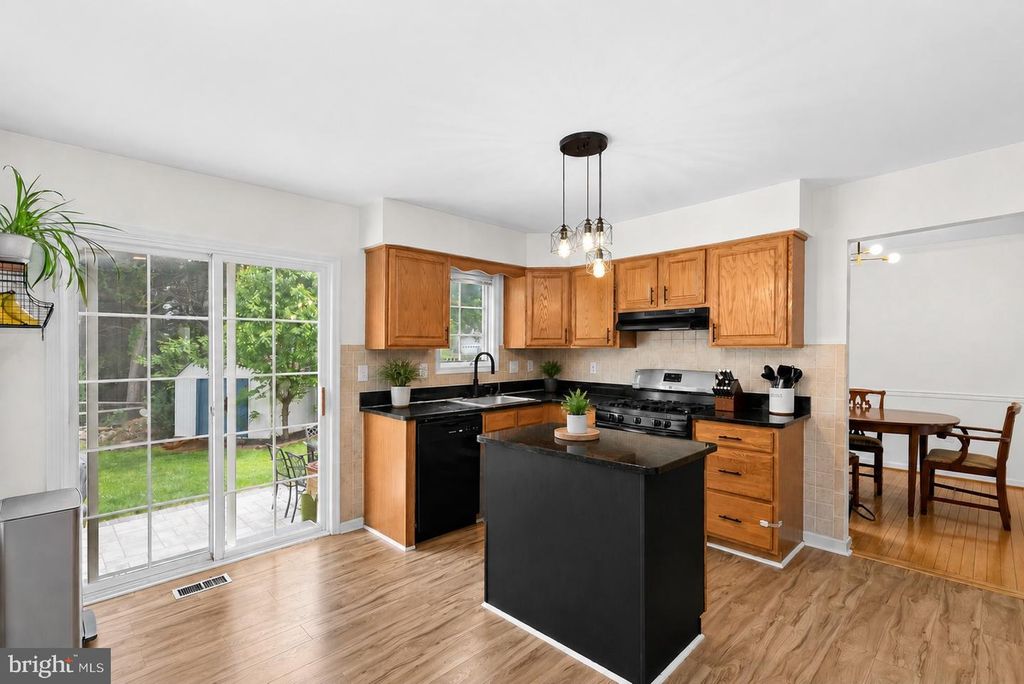 Image 9 of property listing at 202 WINTER BROOK CT, Walkersville, MD 21793