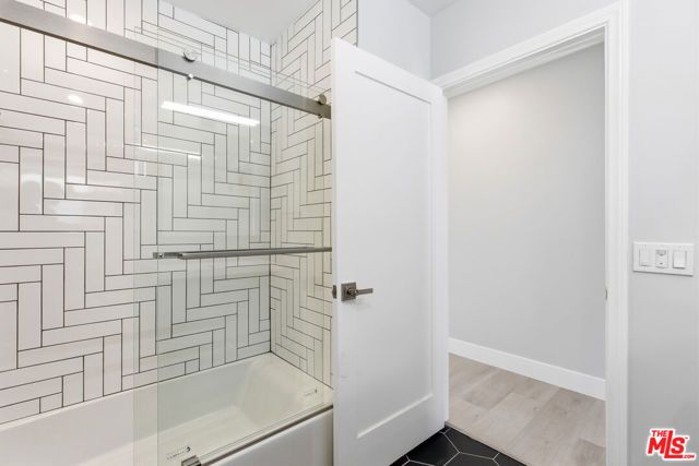 224 N New Hampshire Avenue, Los Angeles, CA 90004