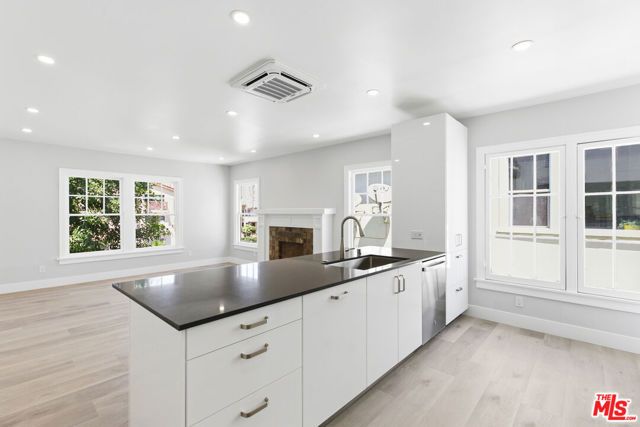 224 N New Hampshire Avenue, Los Angeles, CA 90004