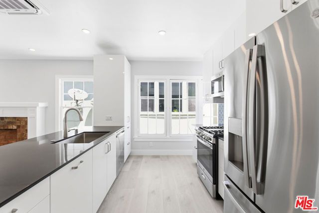 224 N New Hampshire Avenue, Los Angeles, CA 90004