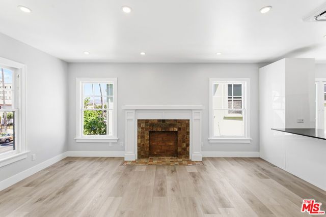 224 N New Hampshire Avenue, Los Angeles, CA 90004