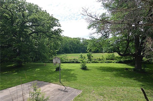 13905 Leavenworth Road, Basehor, KS 66007