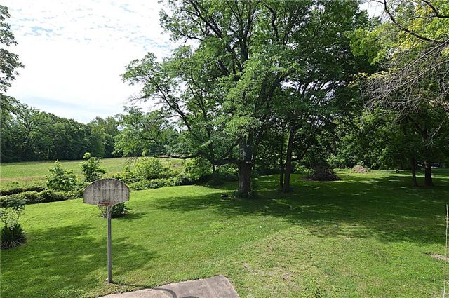 13905 Leavenworth Road, Basehor, KS 66007