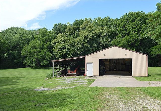 13905 Leavenworth Road, Basehor, KS 66007