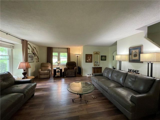 13905 Leavenworth Road, Basehor, KS 66007