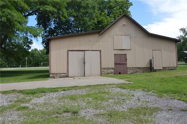 13905 Leavenworth Road, Basehor, KS 66007