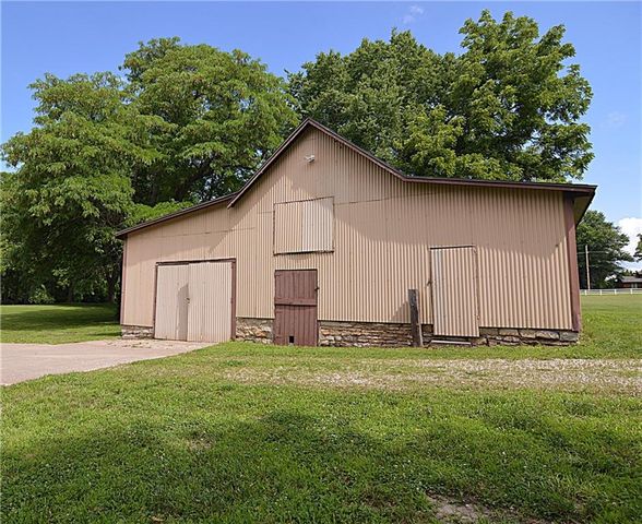 13905 Leavenworth Road, Basehor, KS 66007