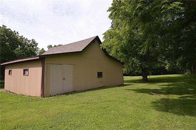 13905 Leavenworth Road, Basehor, KS 66007