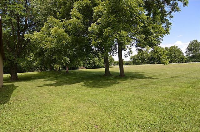 13905 Leavenworth Road, Basehor, KS 66007