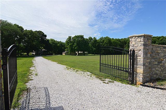 13905 Leavenworth Road, Basehor, KS 66007