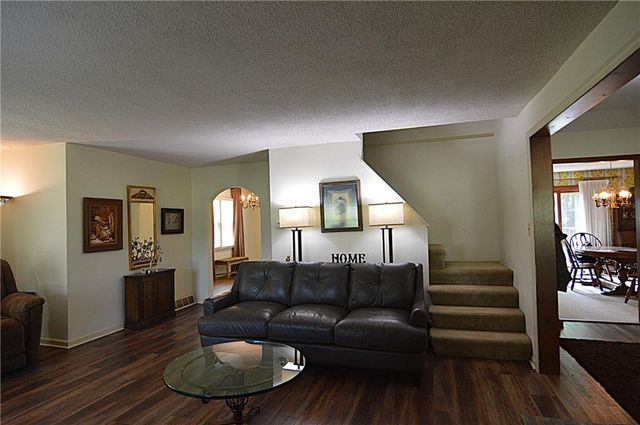 13905 Leavenworth Road, Basehor, KS 66007