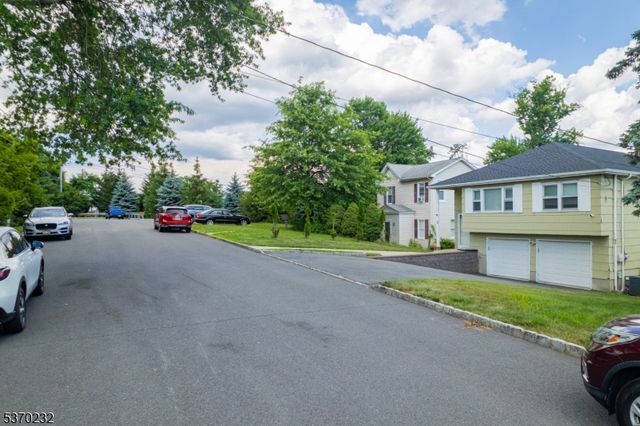 16 Fundus Rd, West Orange Twp., NJ 07052