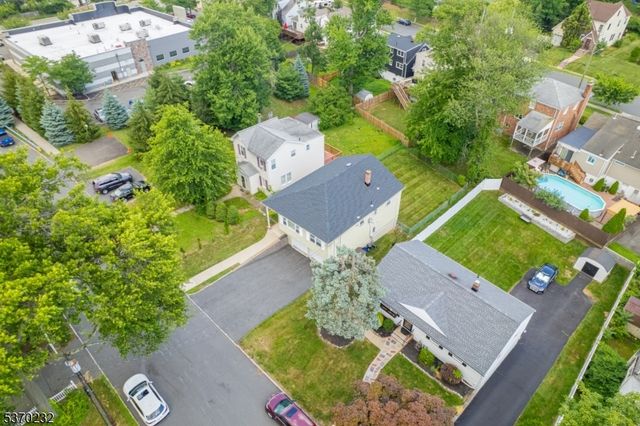 16 Fundus Rd, West Orange Twp., NJ 07052