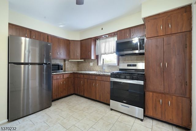 16 Fundus Rd, West Orange Twp., NJ 07052