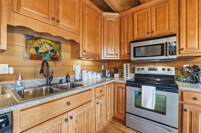 313 Lowry Lane, Chickamauga, GA 30707