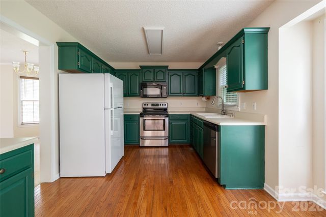 204 Windsor Forest Circle, Fletcher, NC 28732